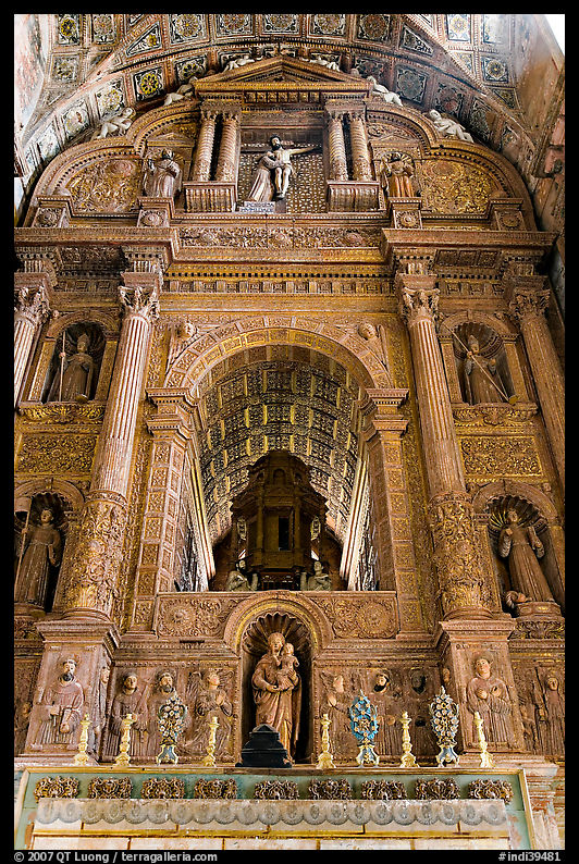 Gilded and carved woodwork, Church of St Francis of Assisi altar, Old Goa. Goa, India
