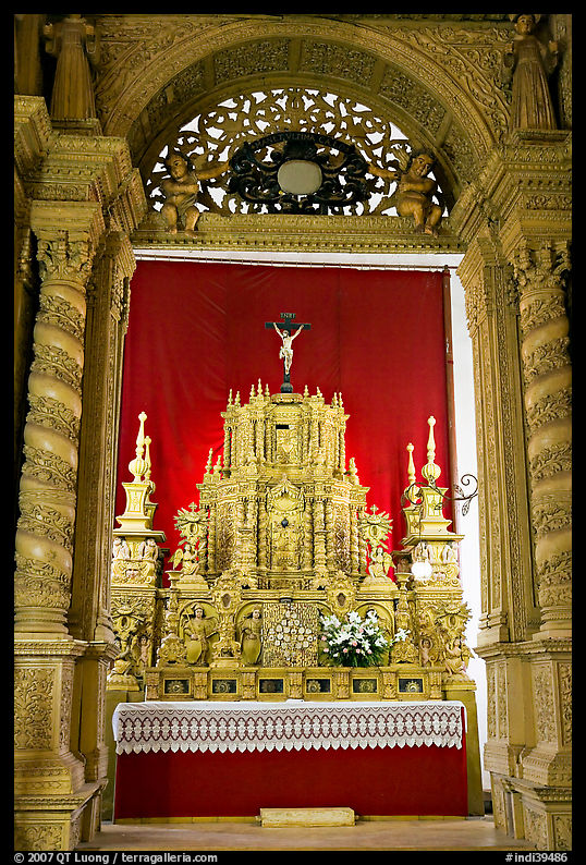 Richly decorated altar, Basilica of Bom Jesus, Old Goa. Goa, India