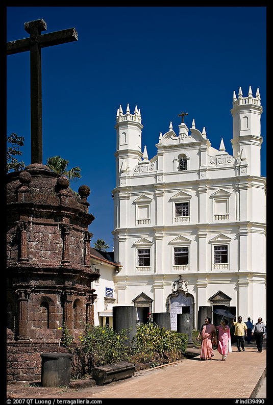 Cross and church of St Francis of Assisi, Old Goa. Goa, India