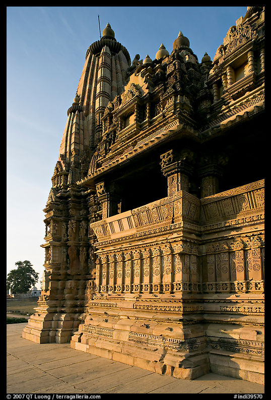 Mandapa side, Javari Temple, late afternoon, Eastern Group. Khajuraho, Madhya Pradesh, India