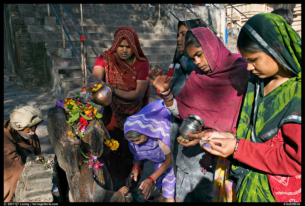 Women offering to an image at Matangesvara temple. Khajuraho, Madhya Pradesh, India