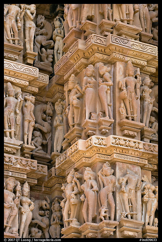 Sculptural details with apsaras, Kadariya-Mahadev temple. Khajuraho, Madhya Pradesh, India