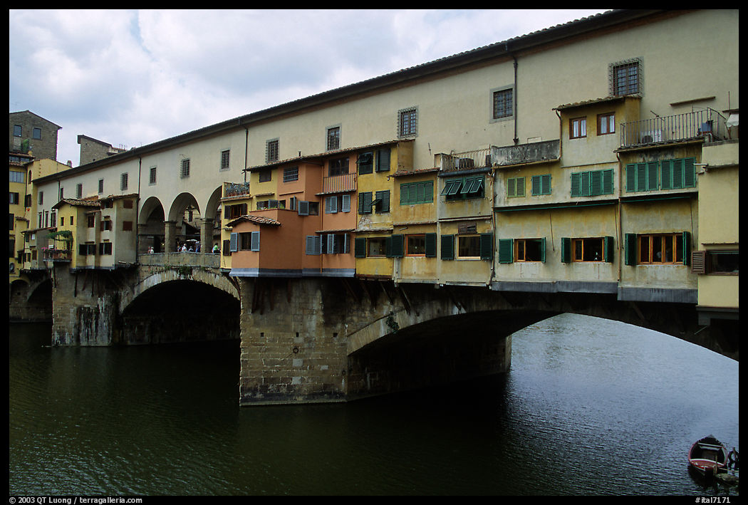 Ponte Vecchio (1345), the old bridge lined with shops spanning the Arno. Florence, Tuscany, Italy