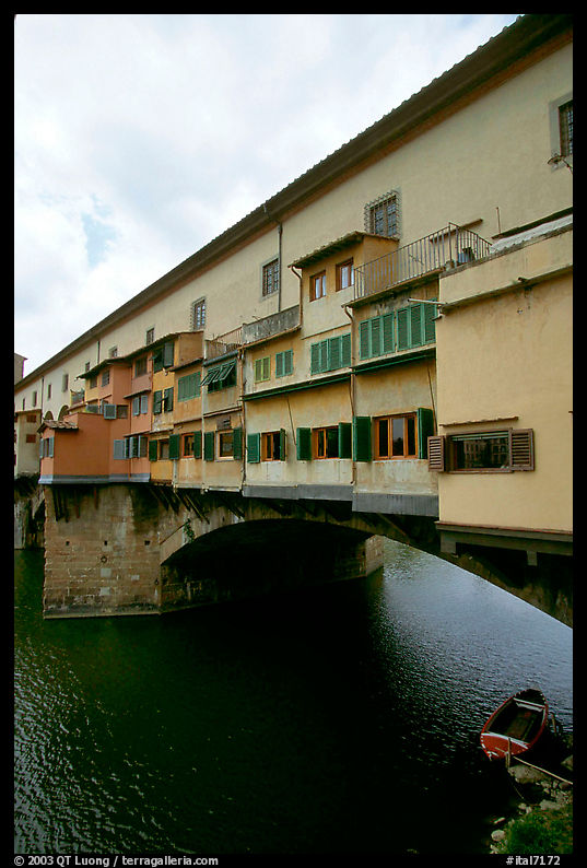 Ponte Vecchio (1345), the old bridge lined with shops spanning the Arno. Florence, Tuscany, Italy