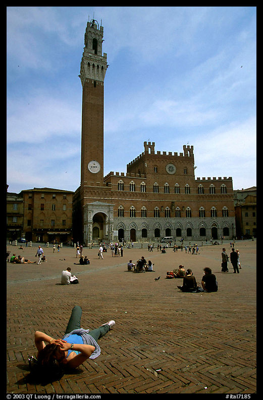 Visitor relaxes on Piazza Del Campo. Siena, Tuscany, Italy