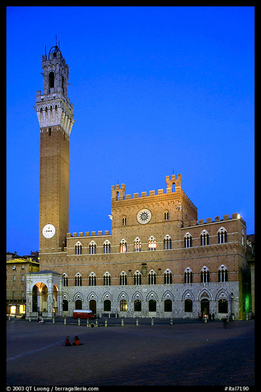 Piazza Del Campo and Palazzo Pubblico at dusk. Siena, Tuscany, Italy
