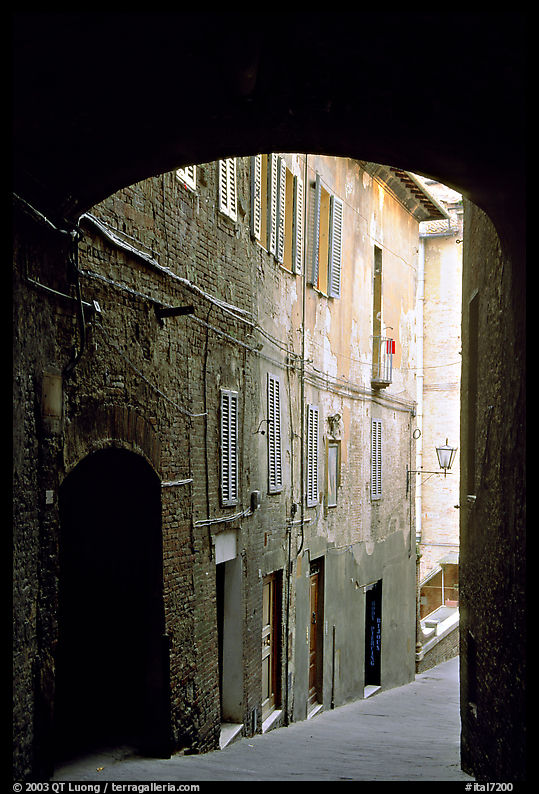 Narrow street. Siena, Tuscany, Italy