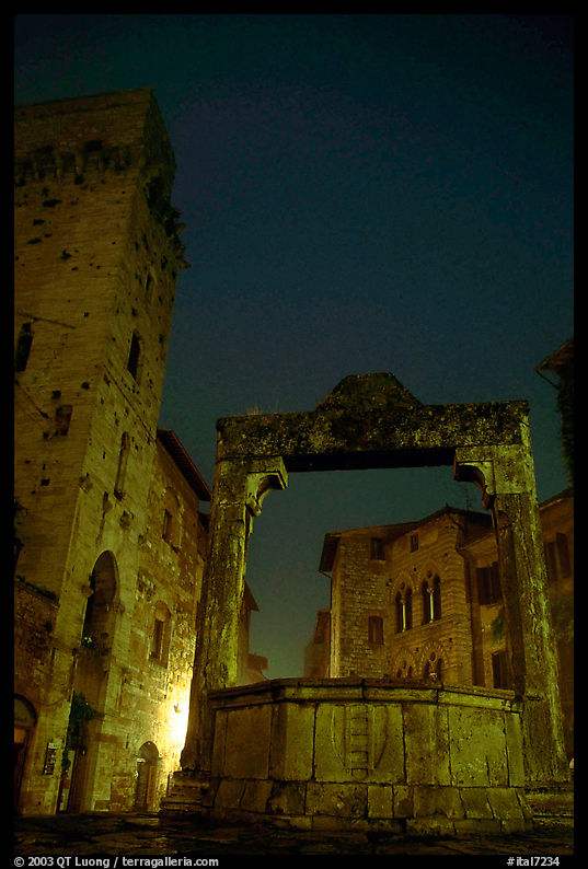 Well on Piazza della Cisterna at night. San Gimignano, Tuscany, Italy