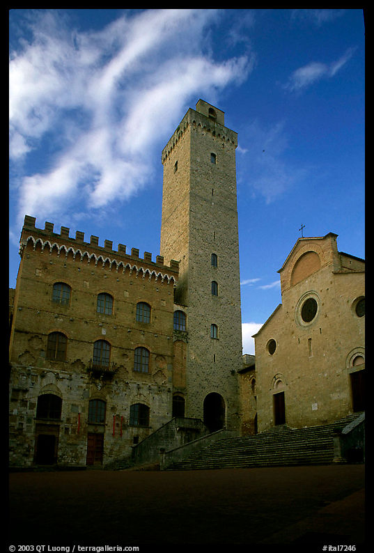 Palazzo del Popolo, Torre Grossa, Duomo, early morning. San Gimignano, Tuscany, Italy