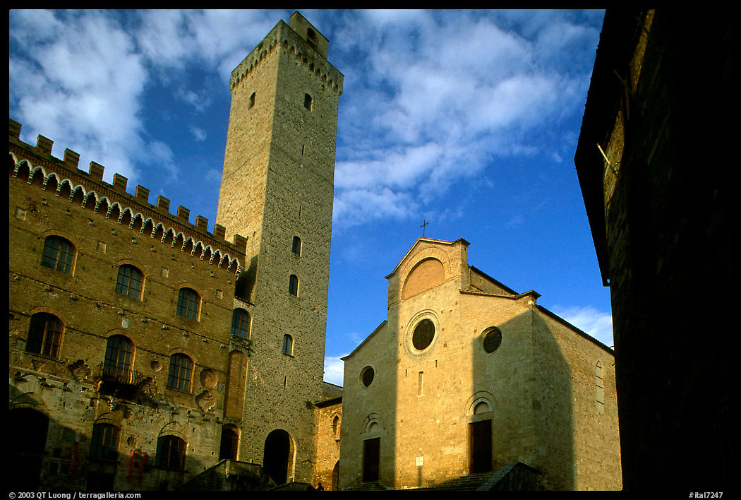 Palazzo del Popolo, Torre Grossa, Duomo, early morning. San Gimignano, Tuscany, Italy