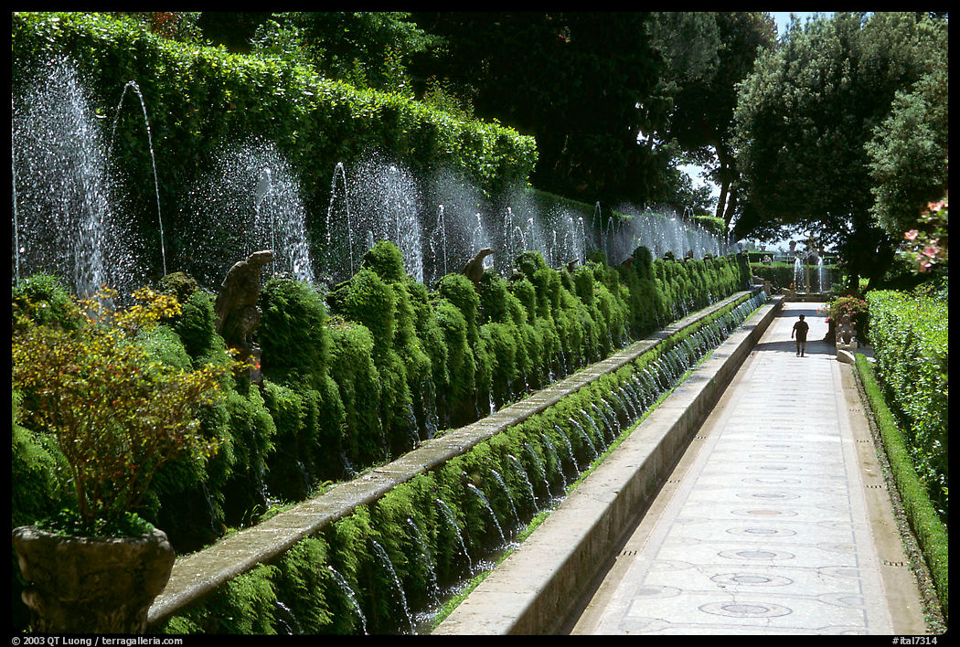 Alley lined with fountains, Villa d'Este. Tivoli, Lazio, Italy
