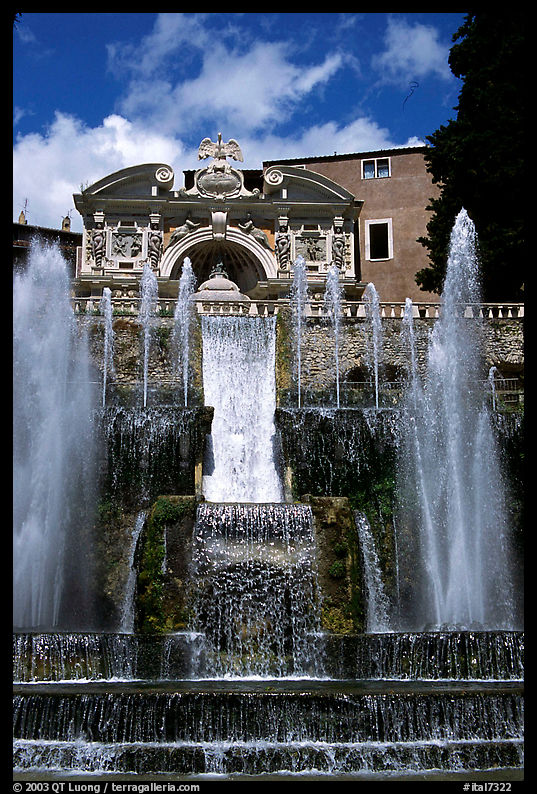 Largest fountain in the gardens of Villa d'Este. Tivoli, Lazio, Italy