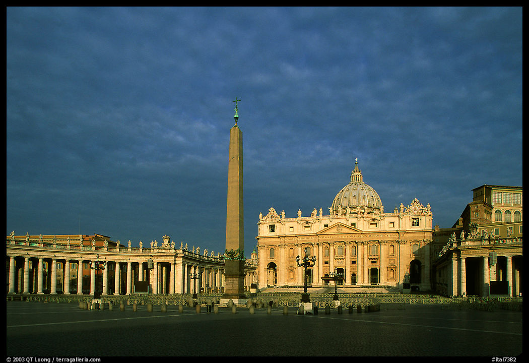 Piazza San Pietro and Basilica San Pietro (Saint Peter), sunrise. Vatican City, Rome, Lazio, Italy
