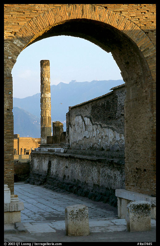 Archway and column. Pompeii, Campania, Italy