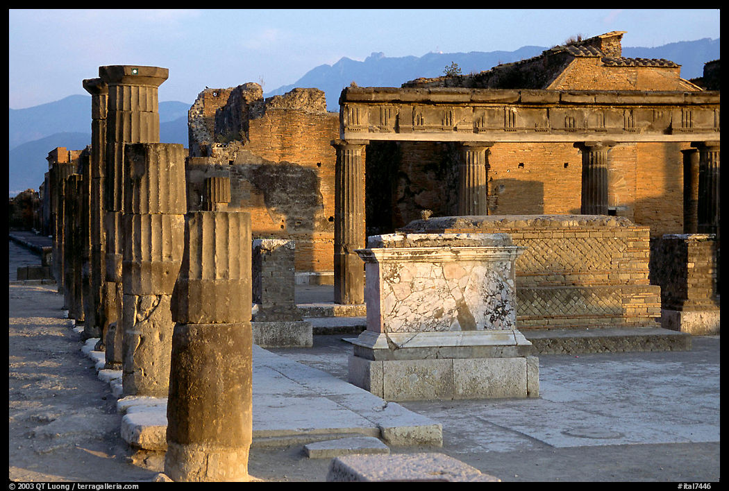 Edifici Amministrazione Publica, sunset. Pompeii, Campania, Italy