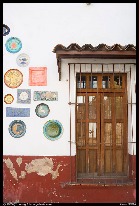 Wall decorated with colorful ceramic pieces, Tlaquepaque. Jalisco, Mexico