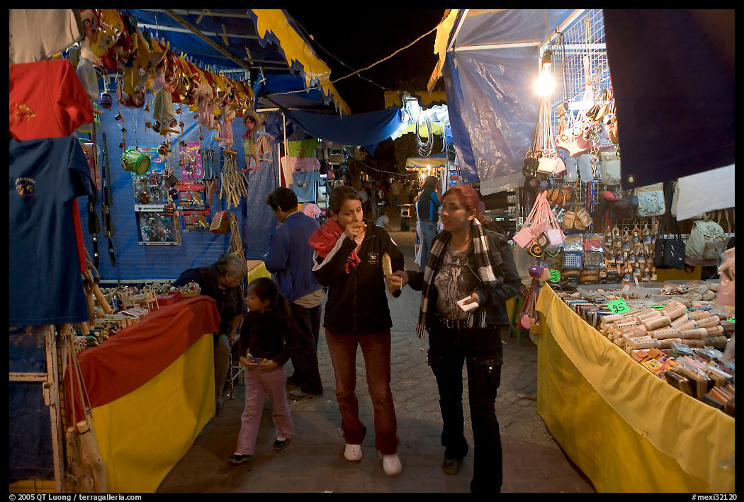 Arts and craft night market, Tlaquepaque. Jalisco, Mexico