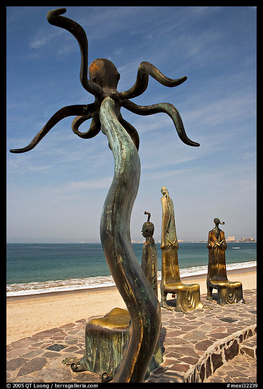 Sculpture on Circle of the Sea next to the beach, Puerto Vallarta, Jalisco. Jalisco, Mexico