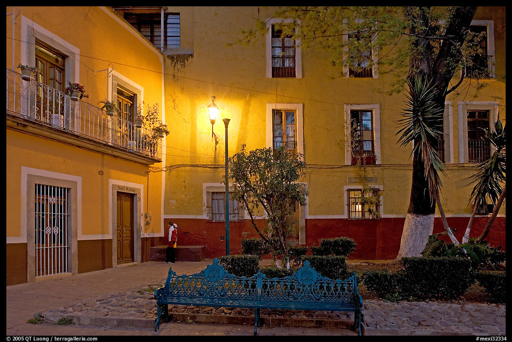 Jardin de la Reforma by night. Guanajuato, Mexico