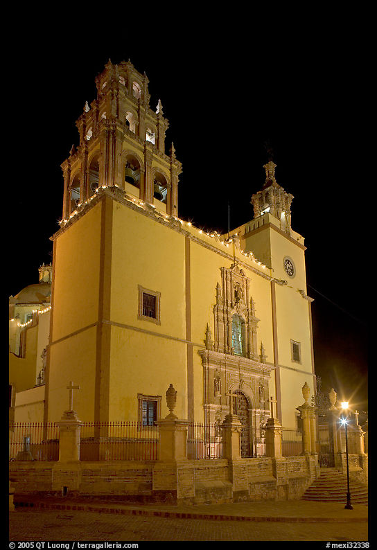 Basilica de Nuestra Senora de Guanajuato by night. Guanajuato, Mexico
