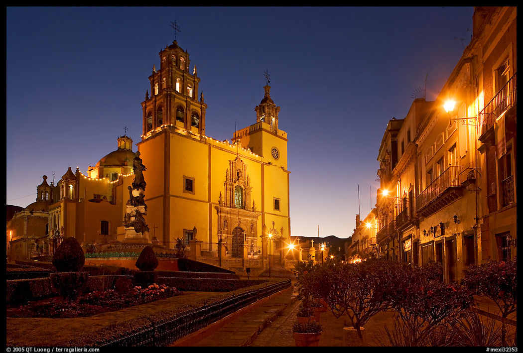 Plaza de la Paz and Basilica de Nuestra Senora de Guanajuato at dawn. Guanajuato, Mexico