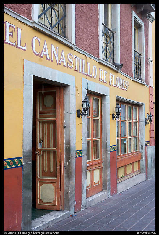 Restaurant El Canastillo de Flores on Plaza de la Paz. Guanajuato, Mexico