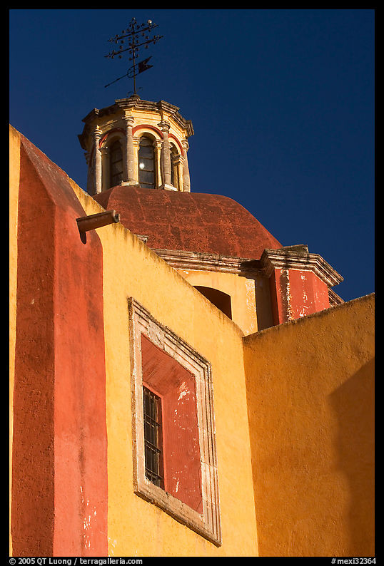 Walls and dome of Templo de San Roque, early morning. Guanajuato, Mexico