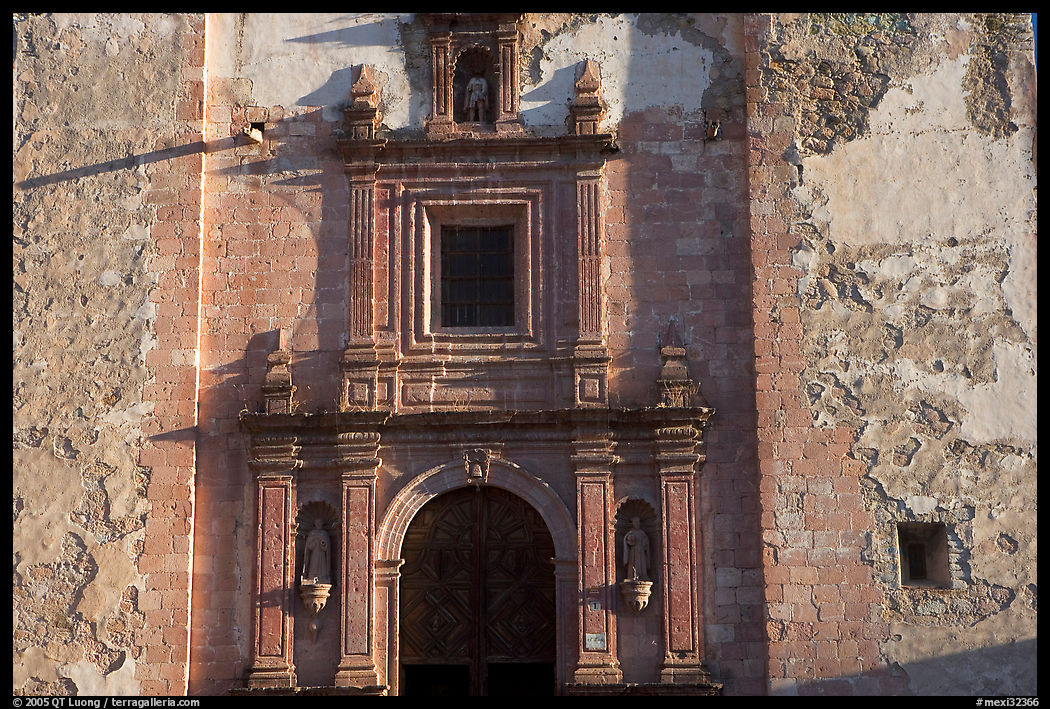 Facade of San Roque church, early morning. Guanajuato, Mexico