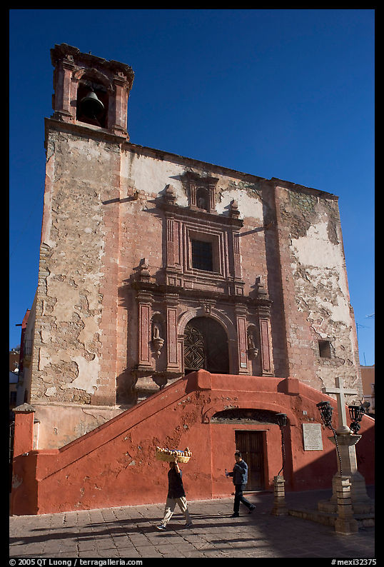 People walking in front of church San Roque, early morning. Guanajuato, Mexico