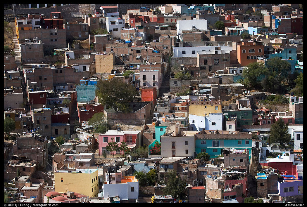 Brligly painted houses on hillside. Guanajuato, Mexico