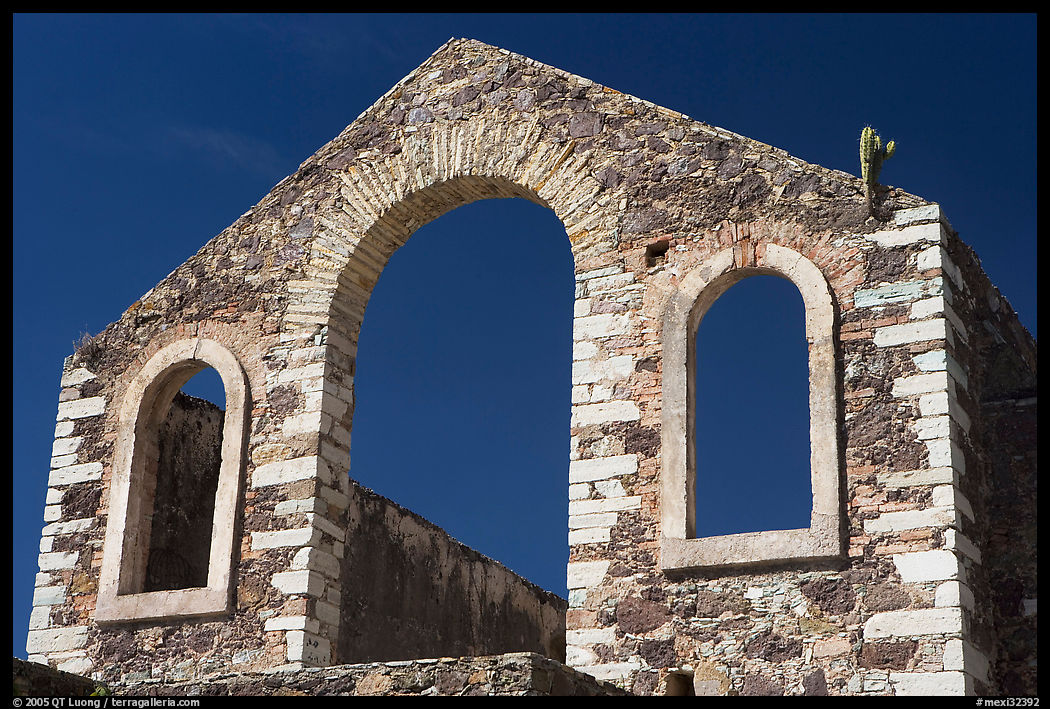 Front of a ruined house near a mine. Guanajuato, Mexico