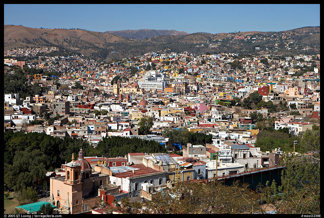 Panoramic view of the city, mid-day. Guanajuato, Mexico