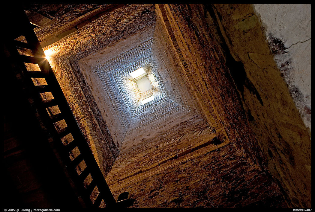 Ventilation chimney of La Valenciana mine. Guanajuato, Mexico