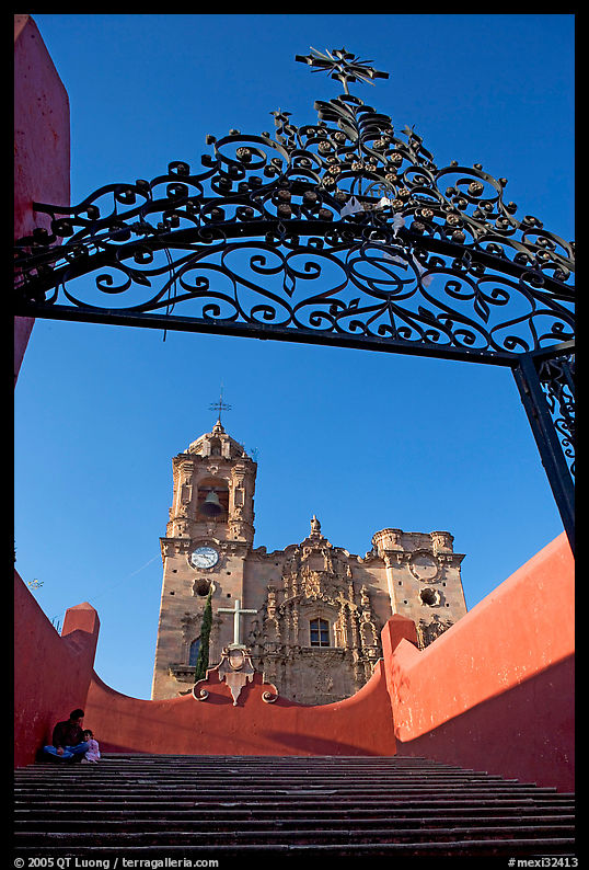 Forged metal gate and La Valenciana church. Guanajuato, Mexico