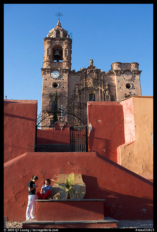 Girls in front of La Valenciana church, late afternoon. Guanajuato, Mexico