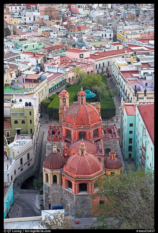 Church of San Diego and Jardin de la Union. Guanajuato, Mexico