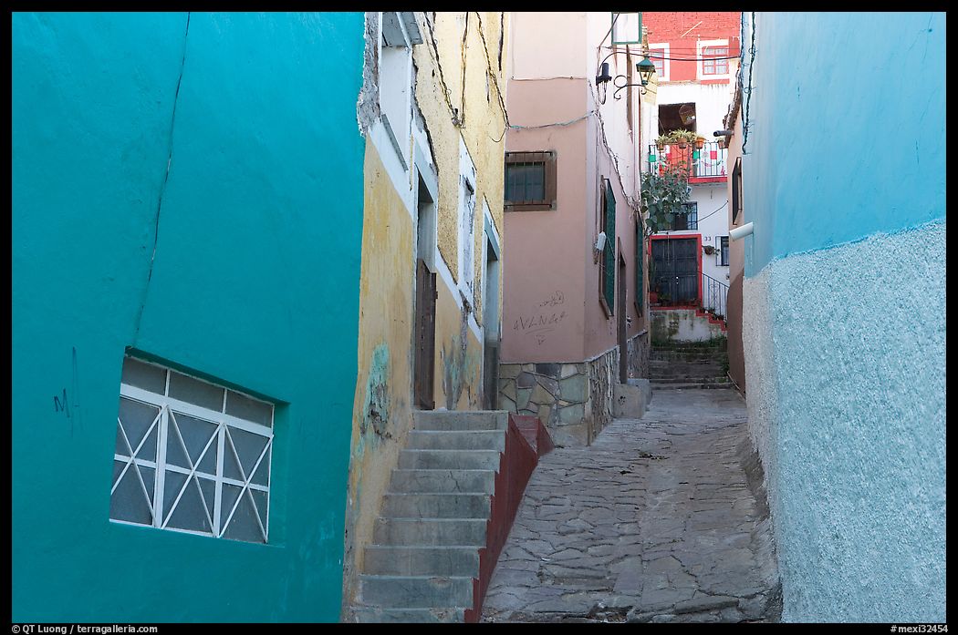 Steep and narrow alleyway. Guanajuato, Mexico
