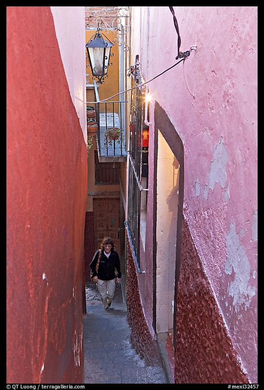 Looking down Callejon del Beso, the narrowest of the alleyways. Guanajuato, Mexico