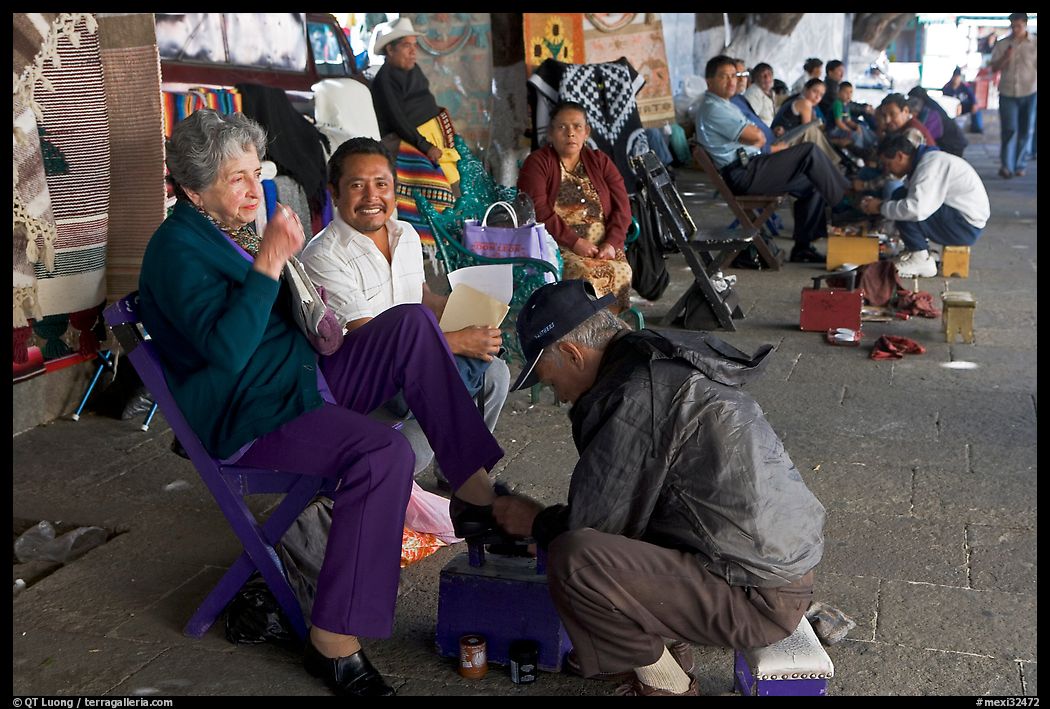 Shoe shinning on plazza. Guanajuato, Mexico