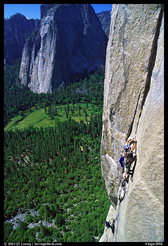 Valerio Folco leading the third pitch. El Capitan, Yosemite, California