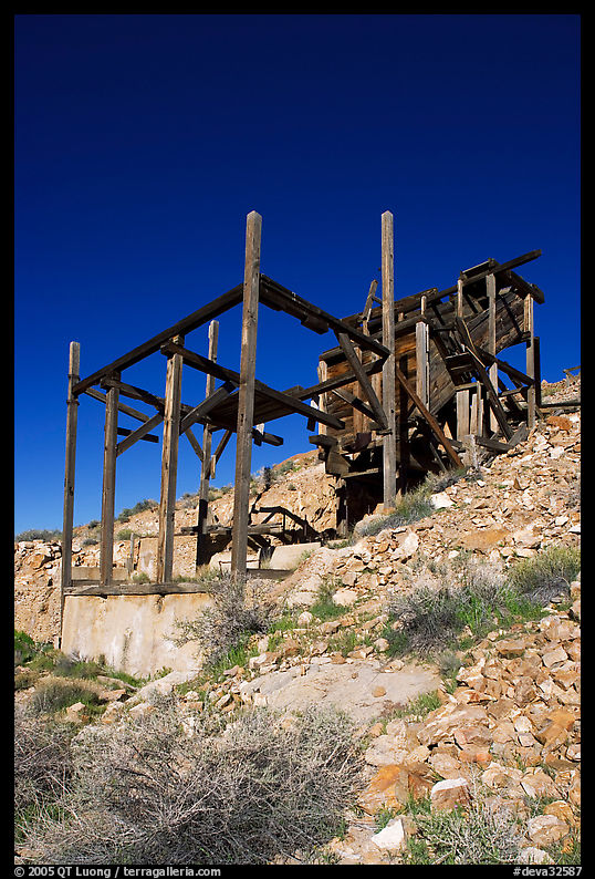 Abandonned Cashier mine, morning. Death Valley National Park