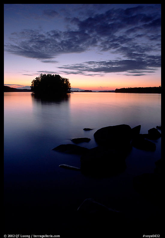 Sunset on islet on Kabetogama Lake near Ash river. Voyageurs National Park, Minnesota, USA.