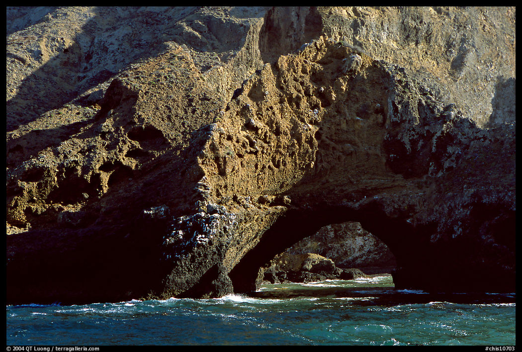 Sea arch, Santa Cruz Island. Channel Islands National Park, California, USA.