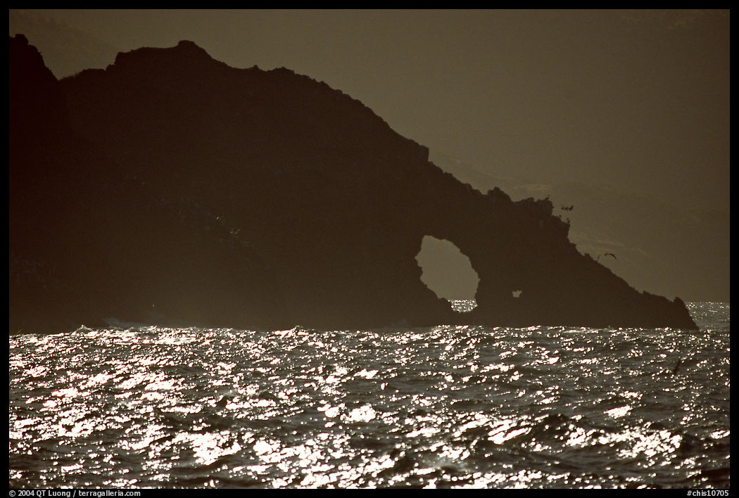 Sea arch, Santa Cruz Island. Channel Islands National Park, California, USA.