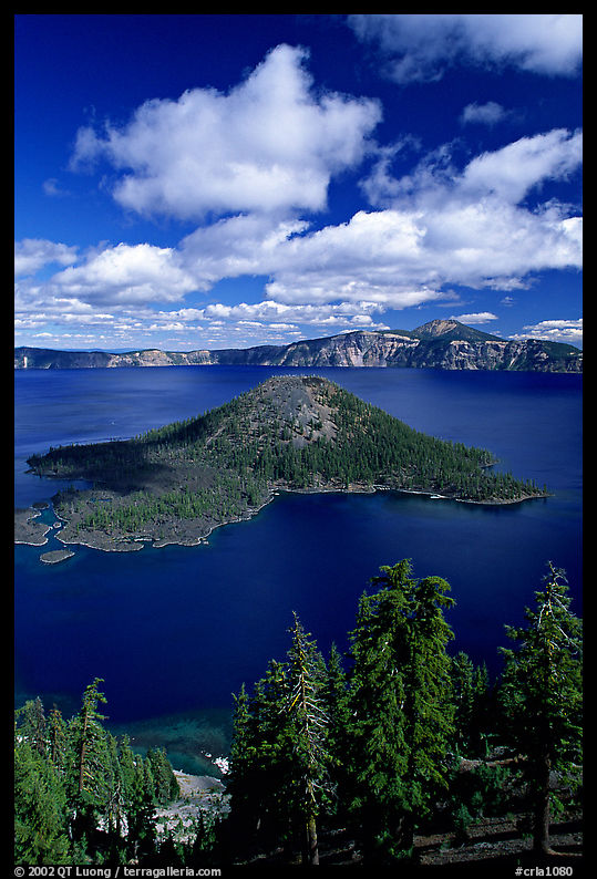 Lake and Wizard Island, afternoon. Crater Lake National Park, Oregon, USA.