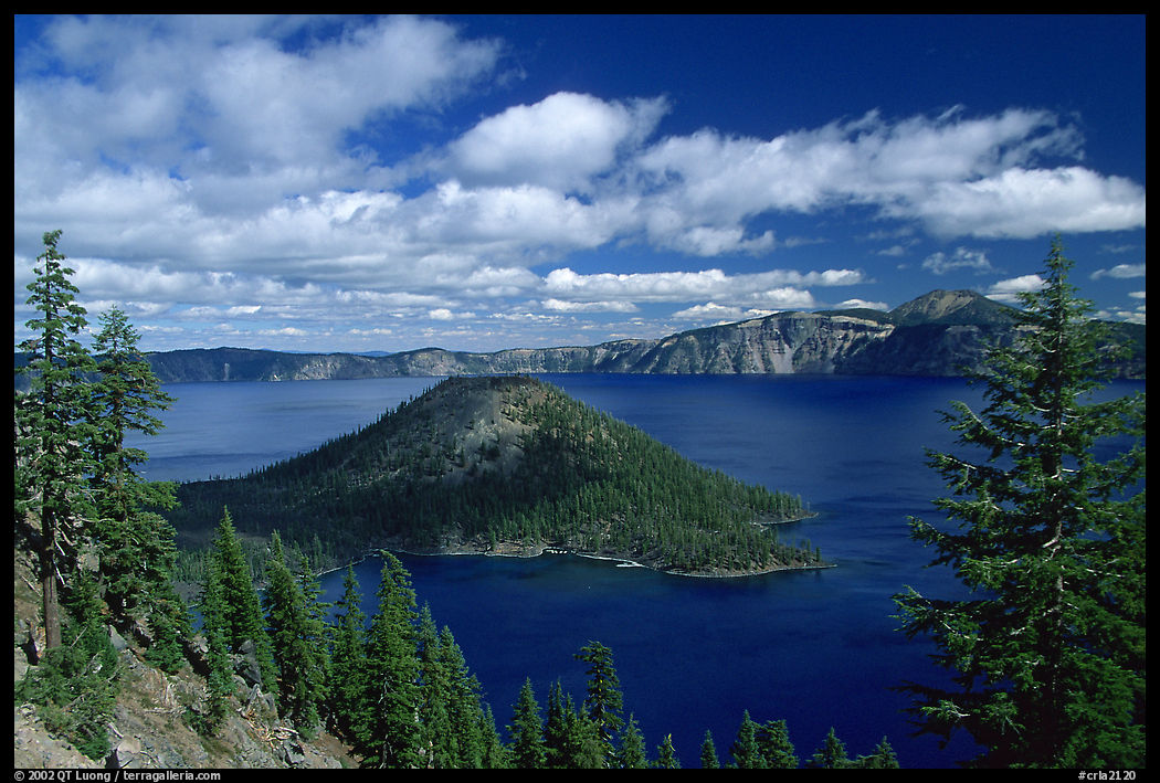Lake and Wizard Island, afternoon. Crater Lake National Park, Oregon, USA.