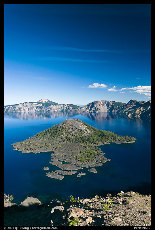 Skell Channel and Wizard Island. Crater Lake National Park, Oregon, USA.