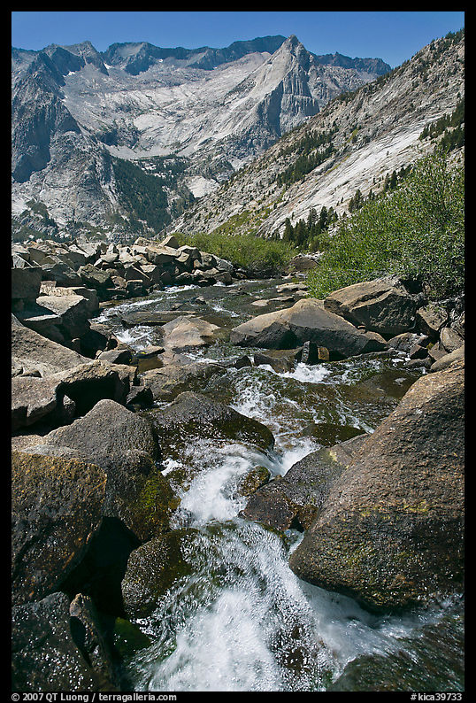 Stream plunges towards Le Conte Canyon. Kings Canyon  National Park