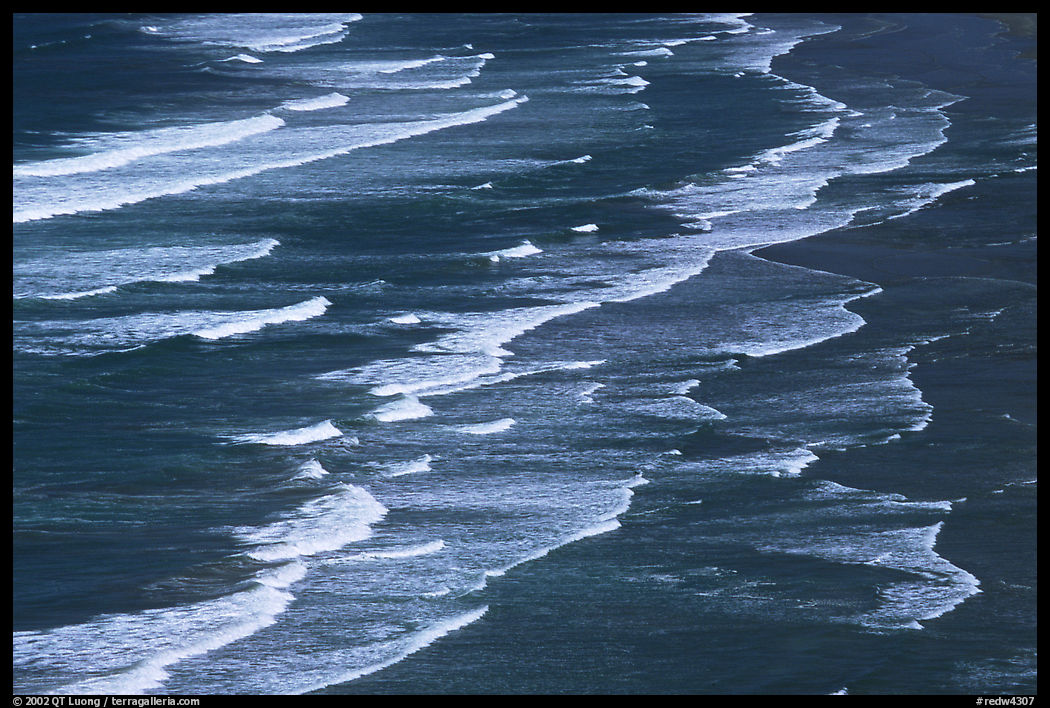 Surf on Crescent Beach, seen from above. Redwood National Park, California, USA.