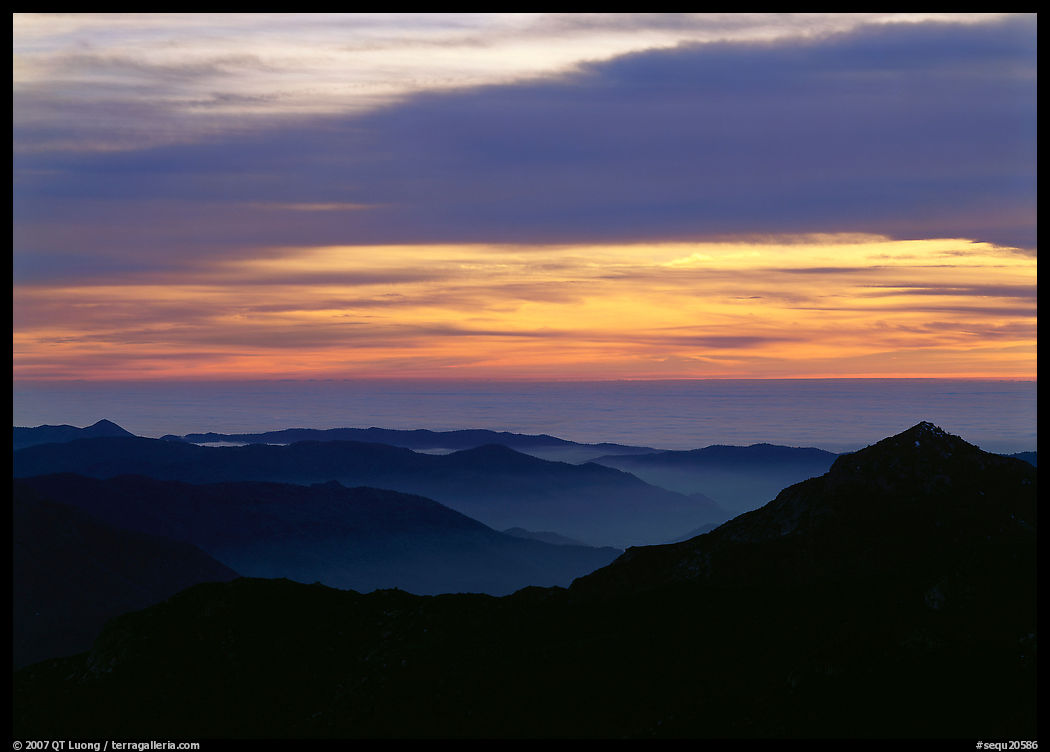 Ridges and sea of clouds at sunset. Sequoia National Park, California, USA.